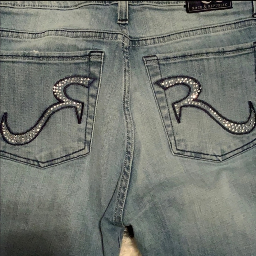 ROCK & REPUBLIC STRAIGHT LEG JEANS